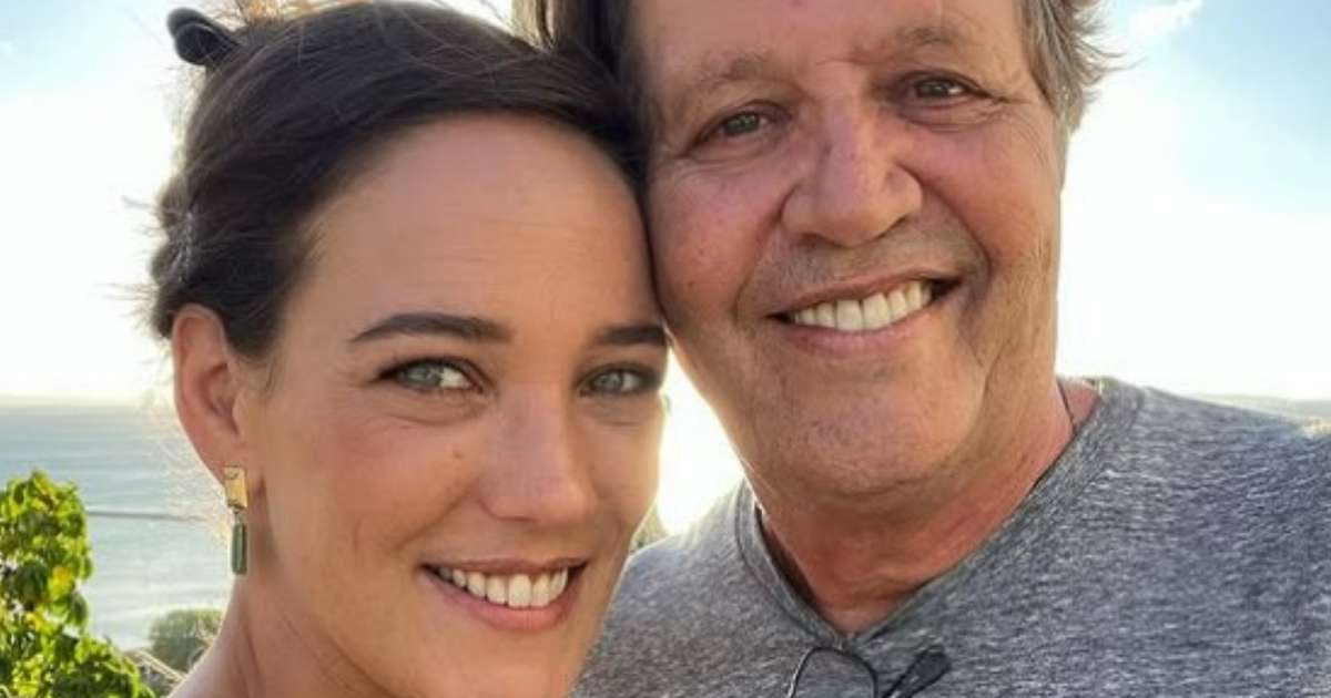 Adriana Birolli e Ivan Zettel oficializam casamento em cerimônia íntima