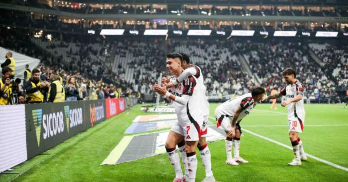Luiz Araújo exalta grupo após nova vitória do Flamengo: "Muito qualificado"