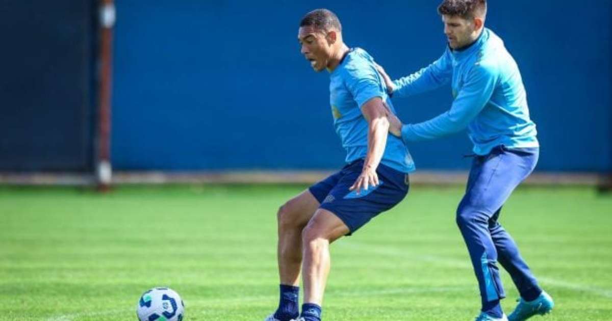 Grêmio se esforça para ter Carlos Vinícius no jogo contra o Bragantino