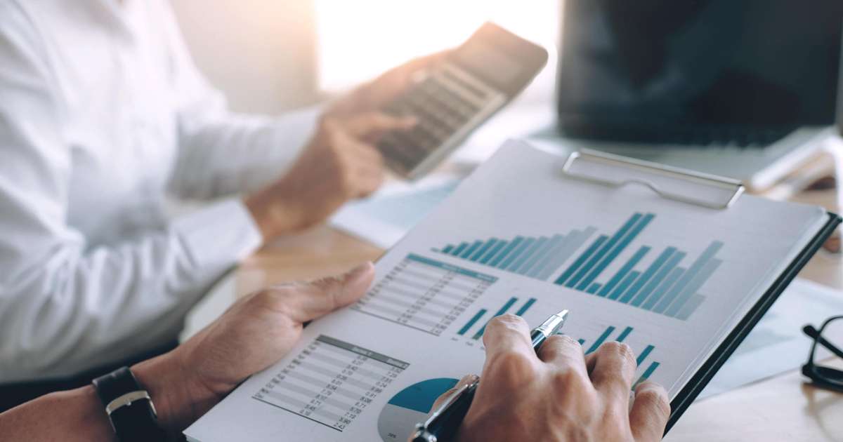 Falar inglês está entre as habilidades mais procuradas em contabilidade e finanças