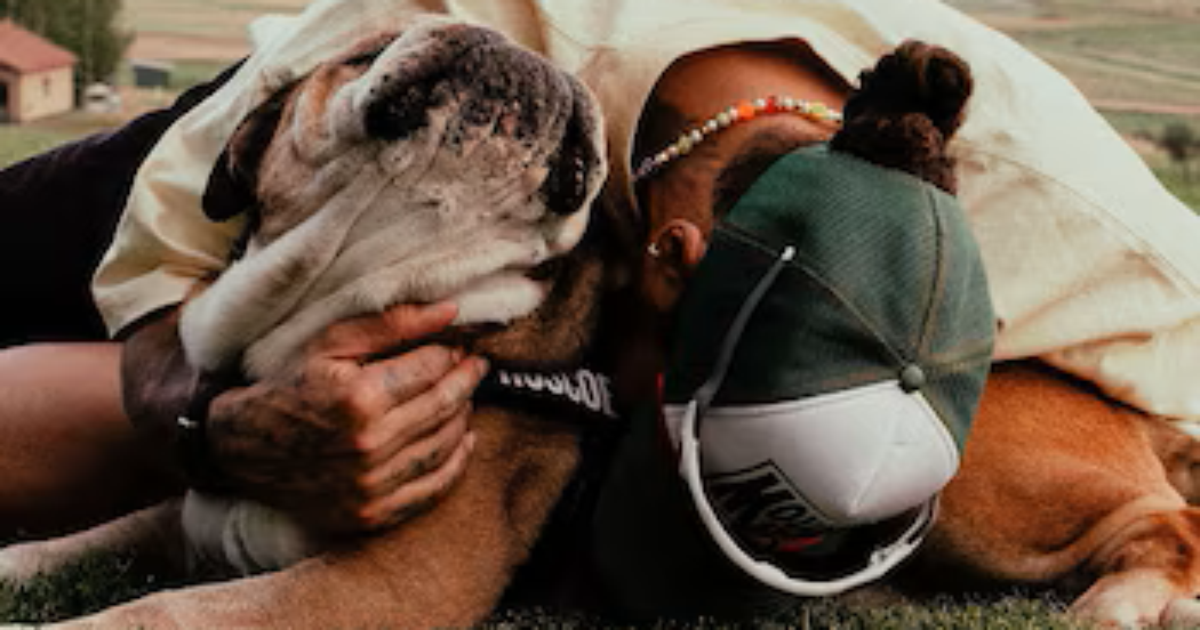 F1: Lewis Hamilton lamenta perda de Roscoe, seu melhor amigo