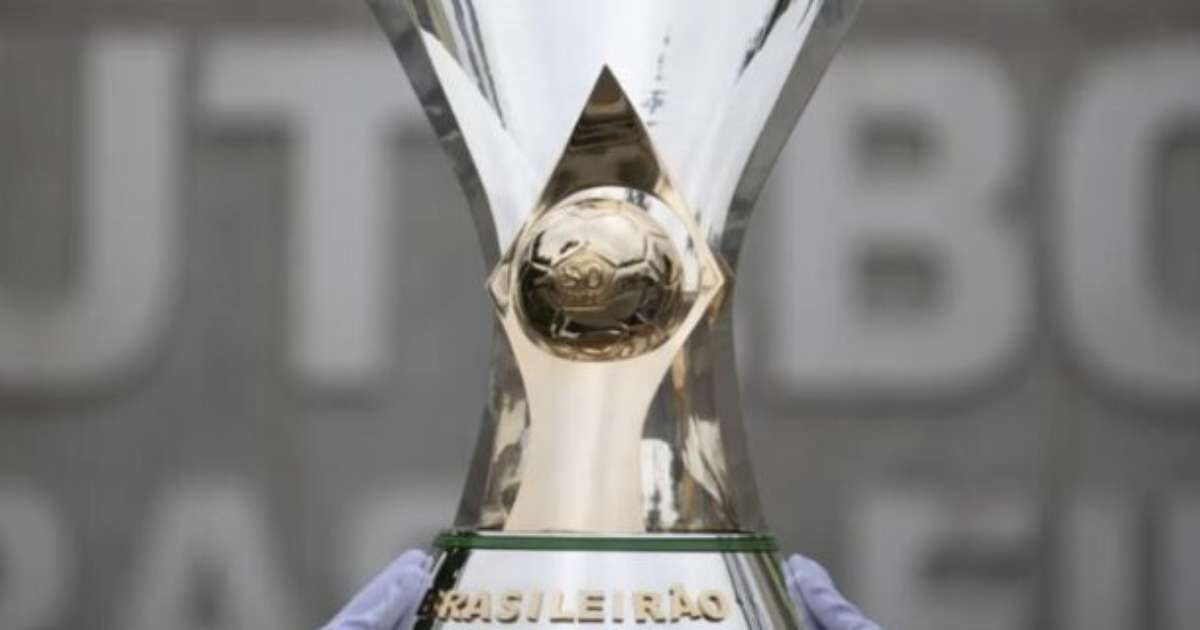 Flamengo e Cruzeiro disputam partida crucial no Brasileirão em busca da liderança.