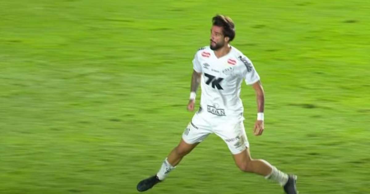 Santos busca empate nos acréscimos contra o Grêmio na Vila Belmiro.