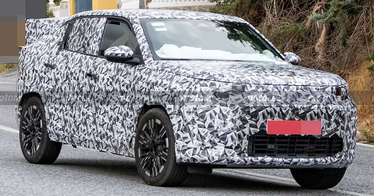 Nova geração do Fiat Fastback é flagrada praticamente pronta na Europa
