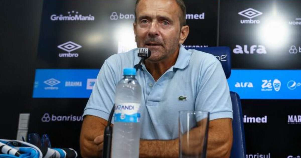 Diretor do Grêmio critica arbitragem durante entrevista coletiva de Mano.