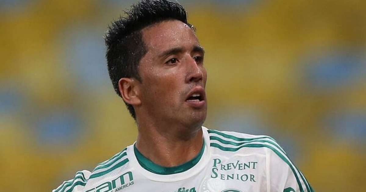 Ex-palmeiras e Grêmio inicia carreira como treinador em equipe paraguaia.