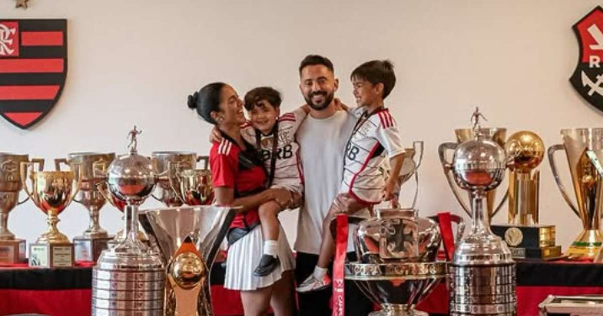 Homenagem a Everton Ribeiro no Futebol: Apoio de Fla, Cruzeiro e Atletas