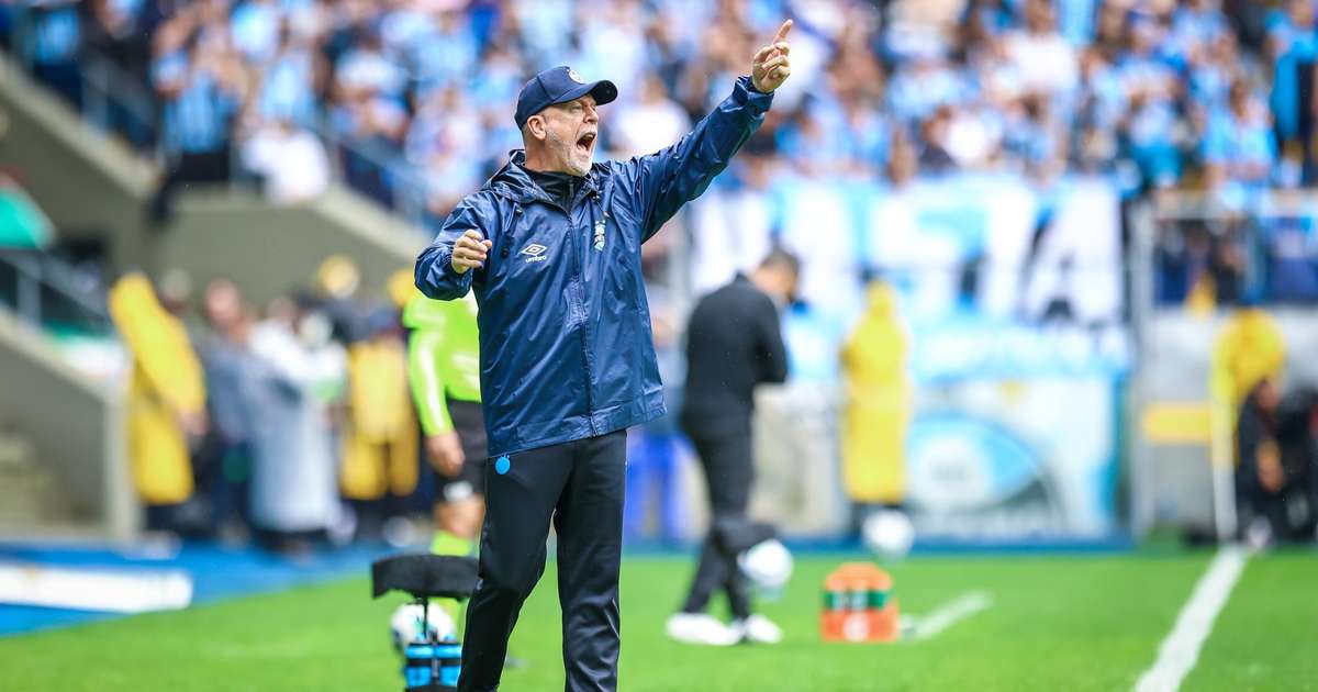 Grêmio busca reabilitação no Brasileirão após sequência de resultados negativos.