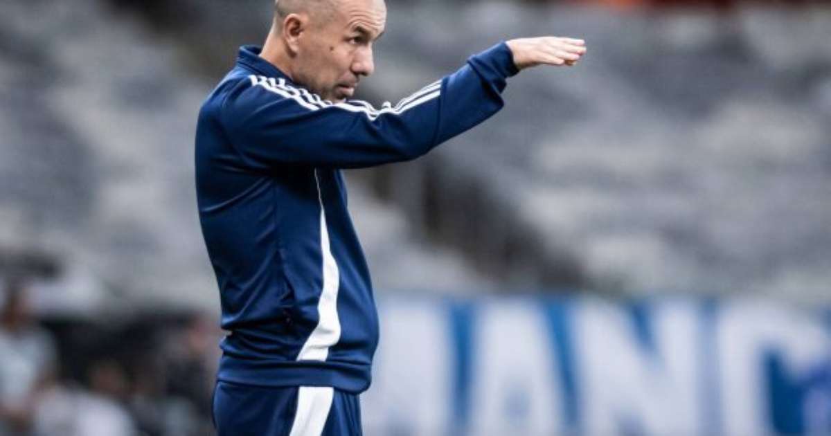 Preparo do Árbitro questionado pelo técnico do Cruzeiro em jogo com Zanovelli.