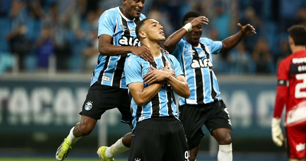 Carlos Vinícius brilha em triunfo do Grêmio contra o São Paulo.