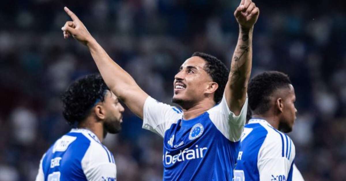 Cruzeiro mantém vivo sonho do título ao vencer Fortaleza no Brasileirão.