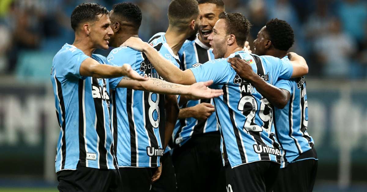 Grêmio enfrenta Bahia visando vaga na Libertadores.