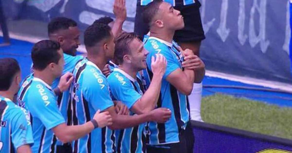 Carlos Vinicius faz hat-trick e Grêmio supera Juventude na Arena.