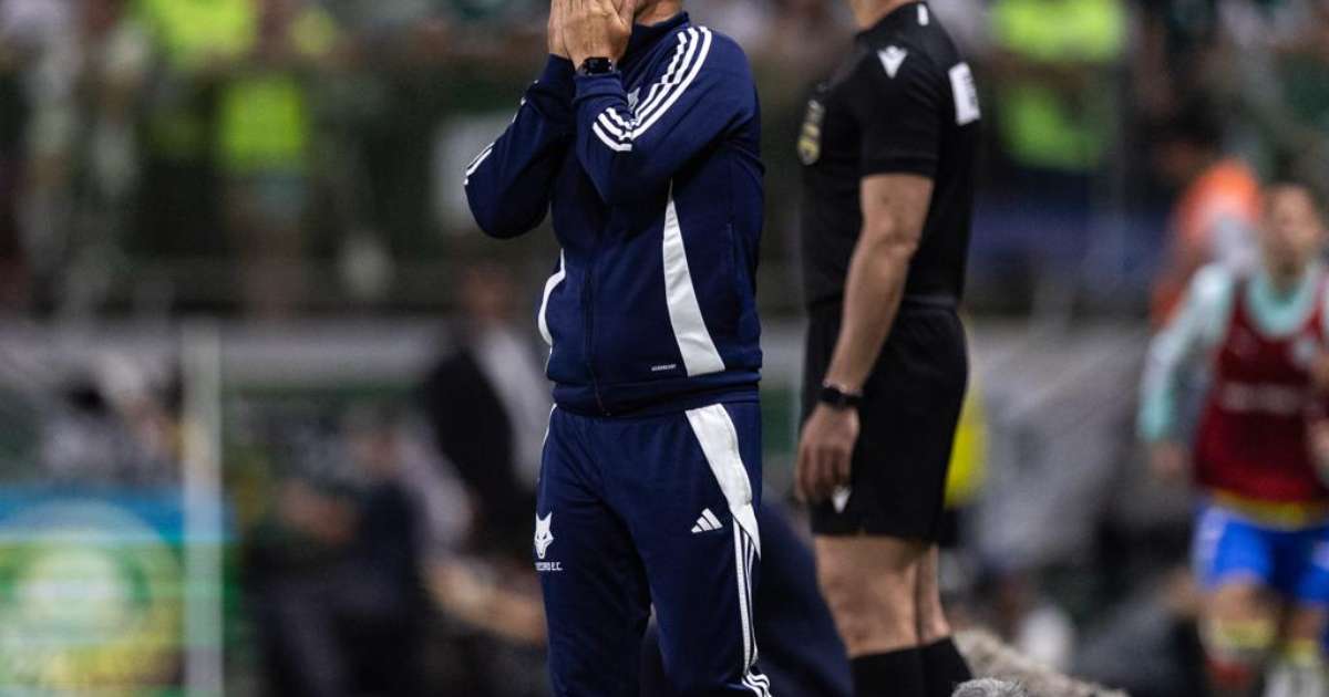 Leonardo Jardim demonstra insatisfação após empate e questiona continuidade no cargo.