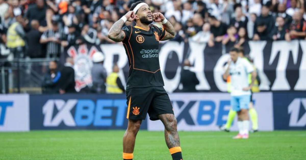 Memphis quebra jejum e ajuda Corinthians a vencer Grêmio no Brasileirão.