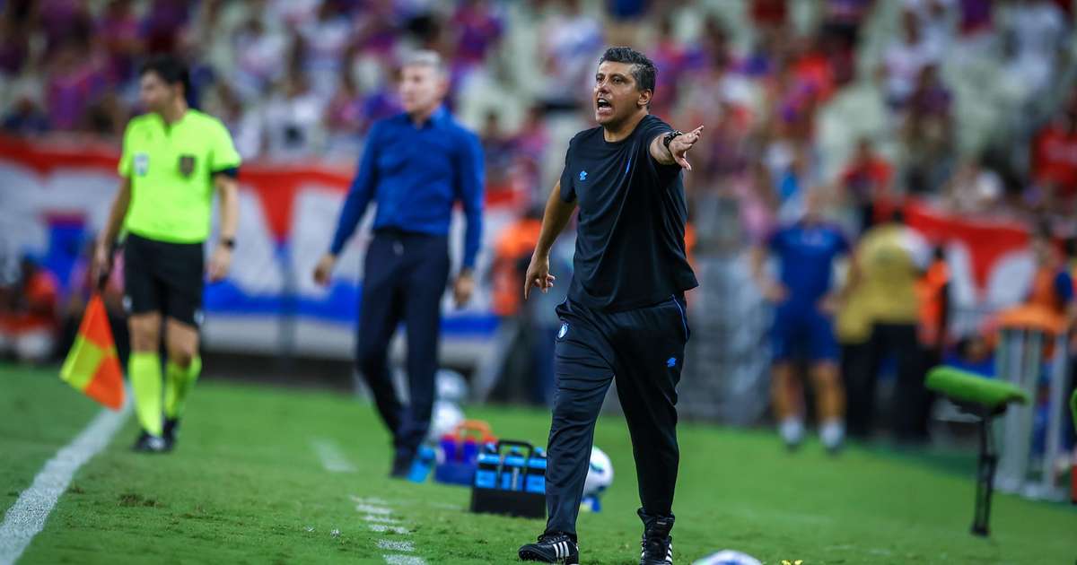 Sidnei Lobo elogia postura do Grêmio e lamenta empate frustrante no jogo.