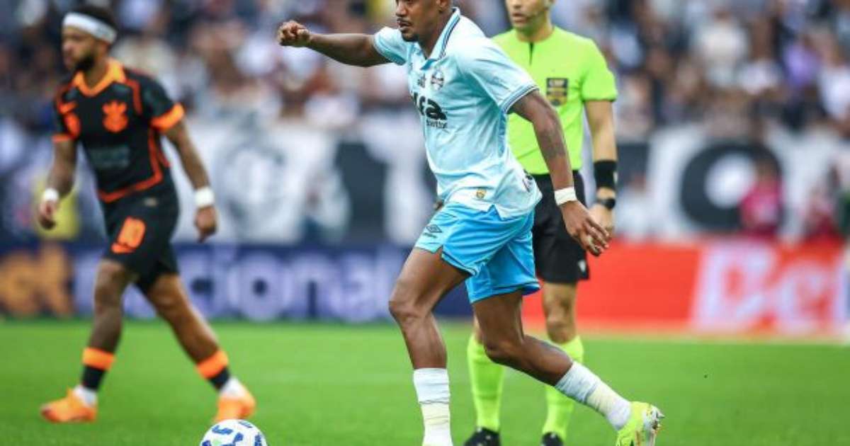 Grêmio encaminha renovação de contrato com Edenilson: negociações avançam no futebol.