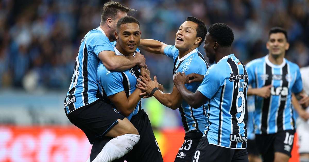 Grêmio vence Vasco e avança na classificação do Brasileirão.