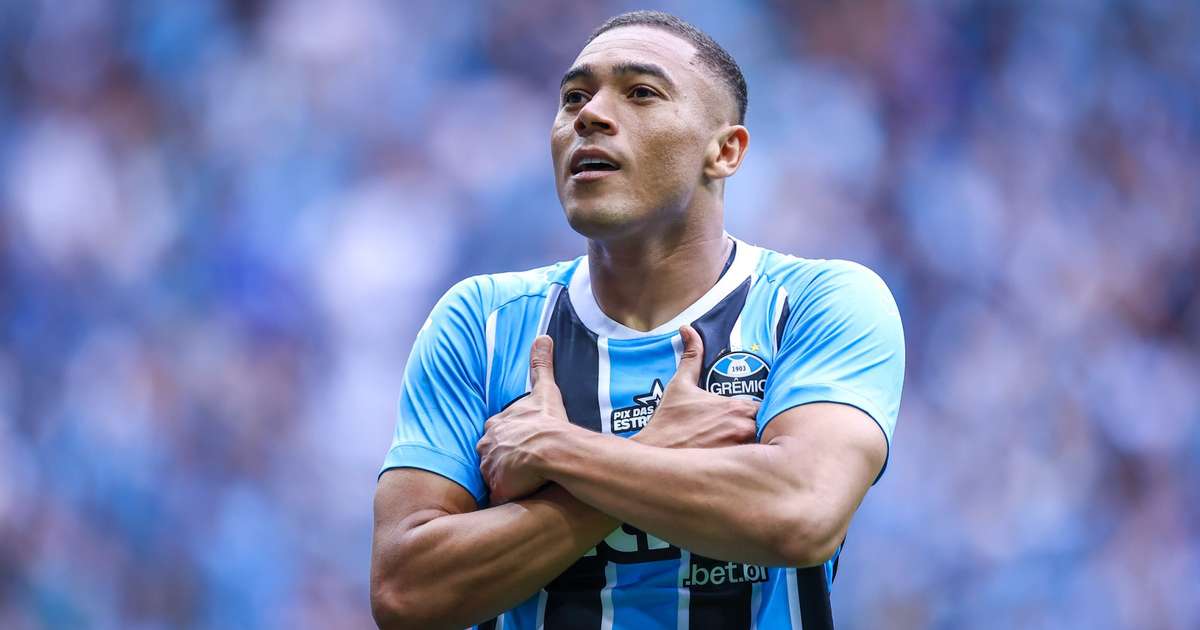 Artilheiro do Grêmio fala sobre situação de reserva no clube
