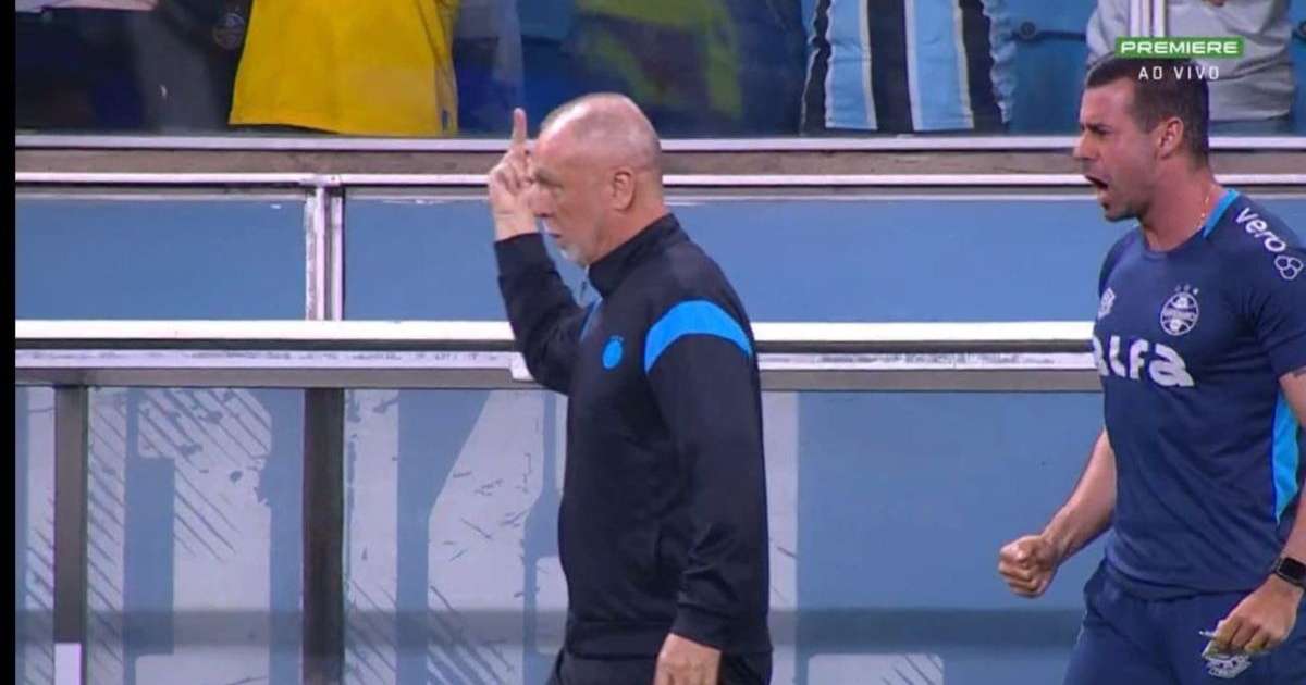 Mano menezes explica gesto obsceno após gol do grêmio: merecemos respeito