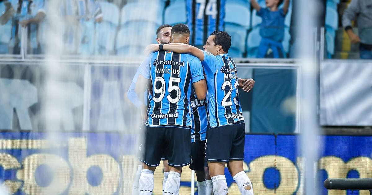 Atletas do Grêmio punidos pelo STJD por críticas à arbitragem no futebol.