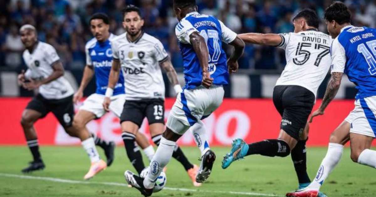 Botafogo mantém viva a esperança da fase de grupos da Libertadores após empate.