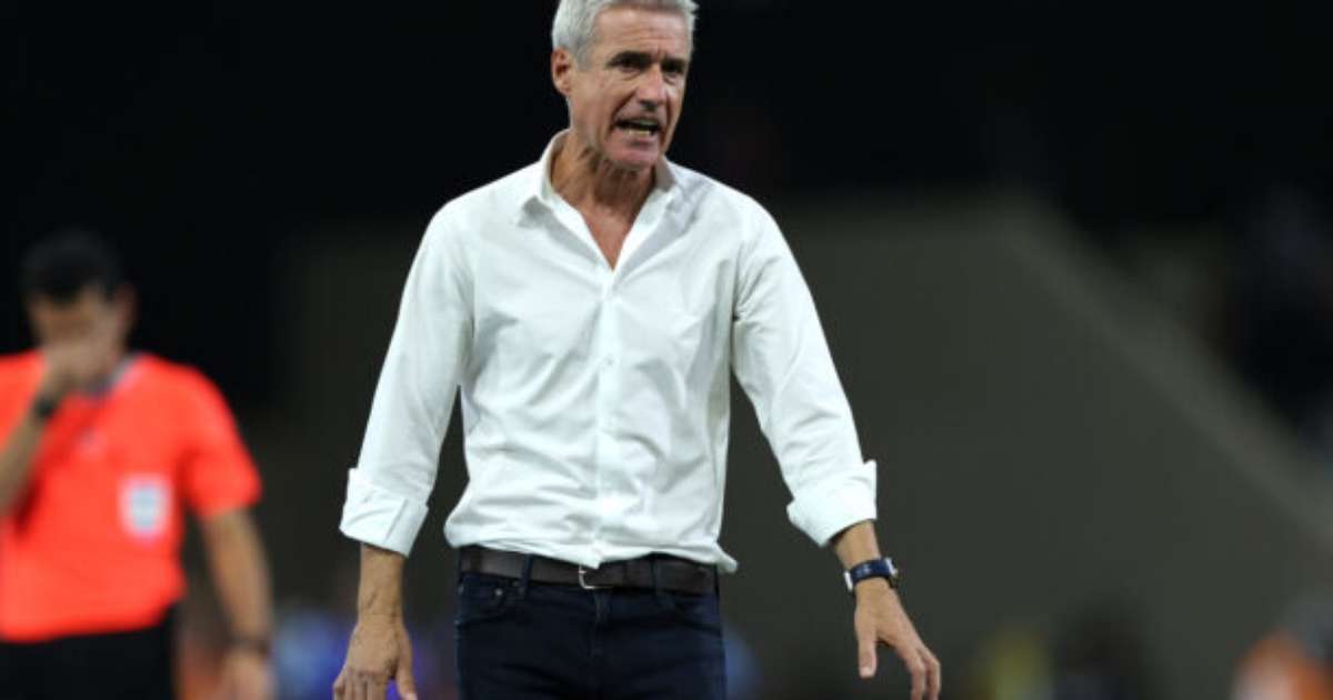 Gremio planeja contratação de Luís Castro como treinador para 2026