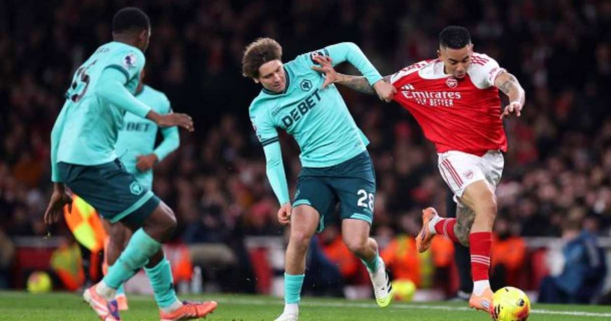 Arsenal vence Wolverhampton de virada e se mantém líder da Premier League