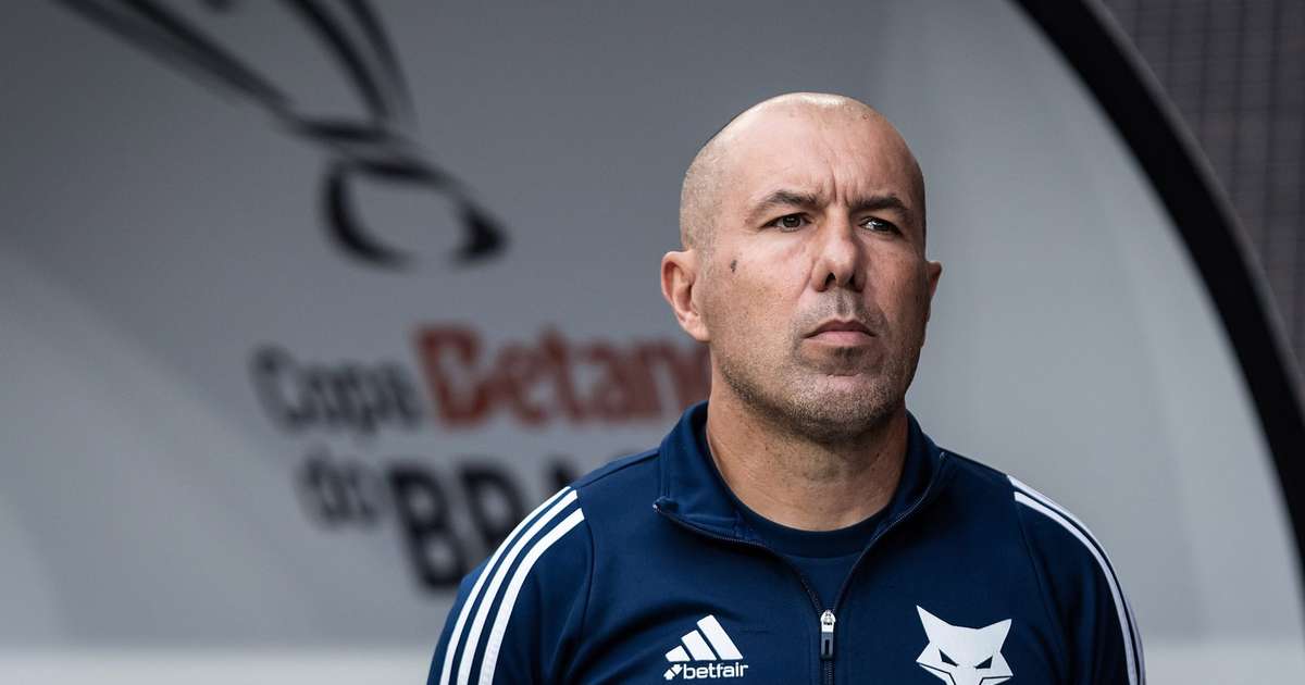 Leonardo Jardim deixa Cruzeiro e não continuará como técnico em 2026.