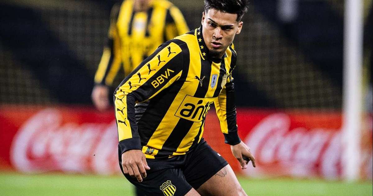 Peñarol planeja proposta ao Grêmio para renovar contrato de Arezo.