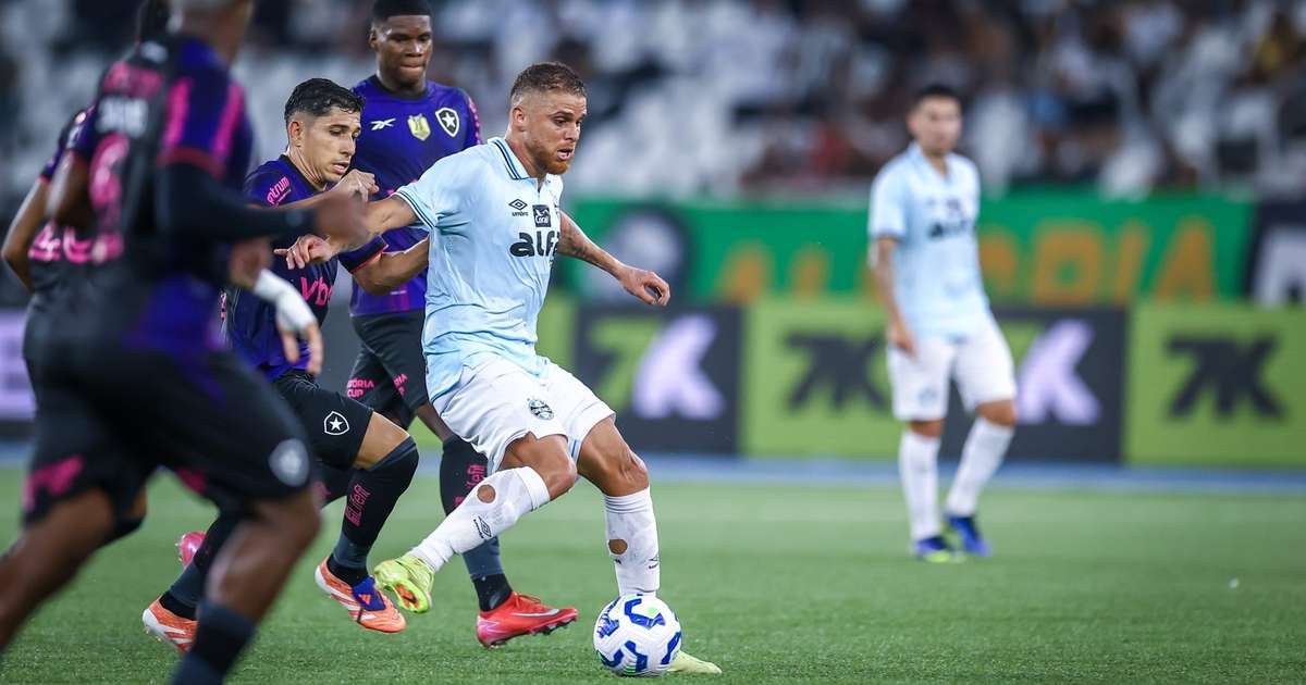 Grêmio disputa contratação de destaque do Botafogo para reforçar elenco.