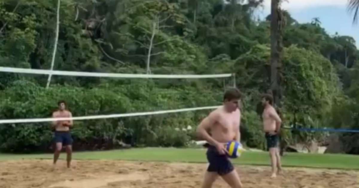 F1: Verstappen se arrisca no vôlei de praia durante férias no Brasil