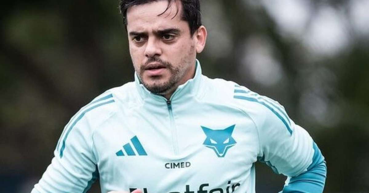 Fagner negocia rescisão com Corinthians para acertar permanência no Cruzeiro.
