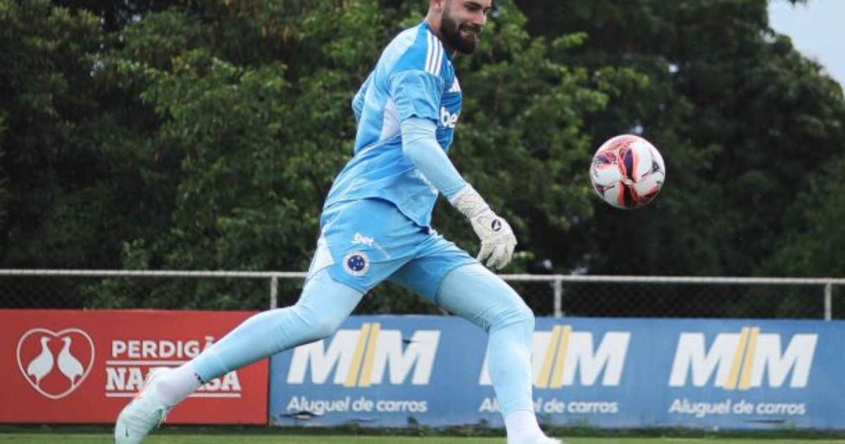 Reforço do Cruzeiro passará por cirurgia no joelho após lesão durante treino.