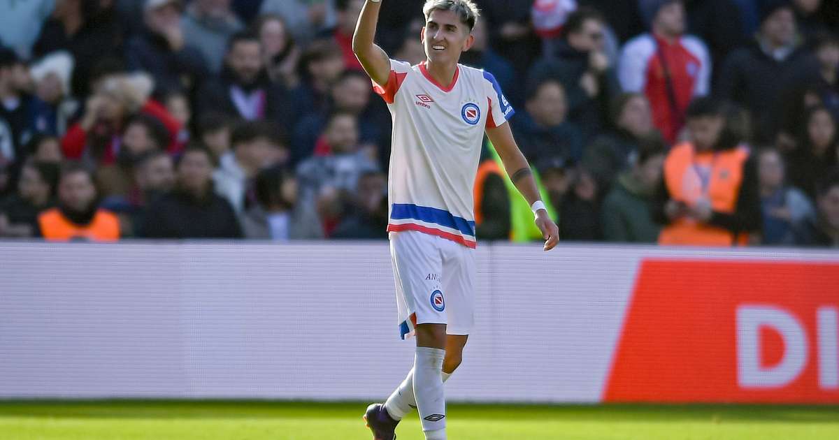 Maestro argentino desperta interesse de Atlético e Cruzeiro no mercado, revela jornalista.