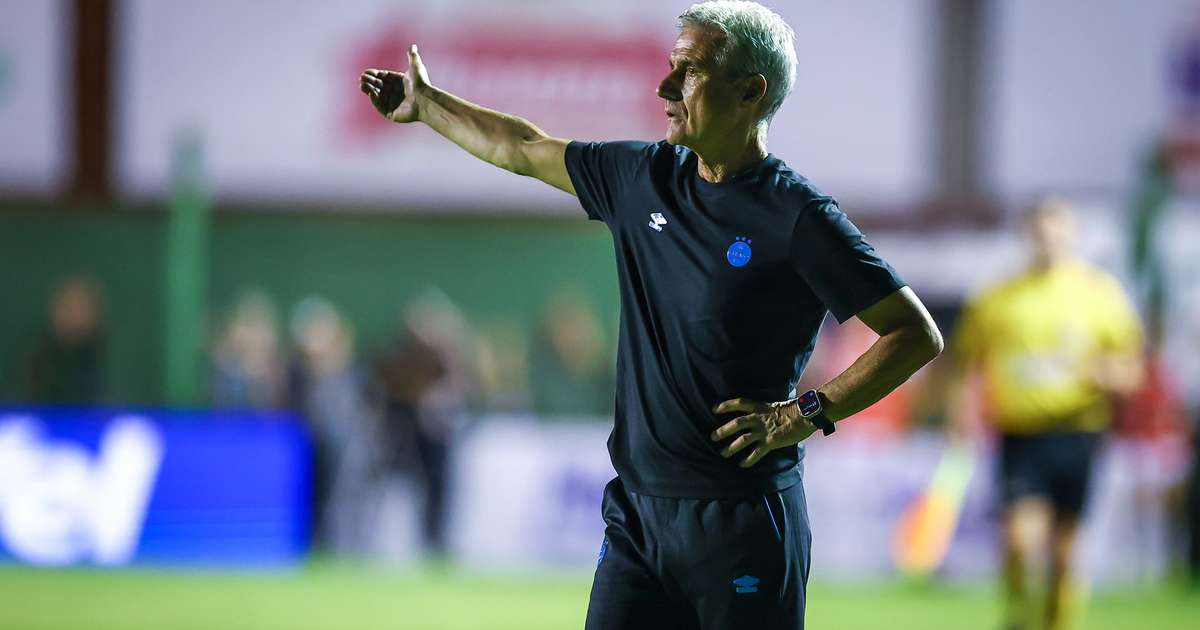 Técnico Luís Castro brilha em estreia com goleada pelo Grêmio após sete anos