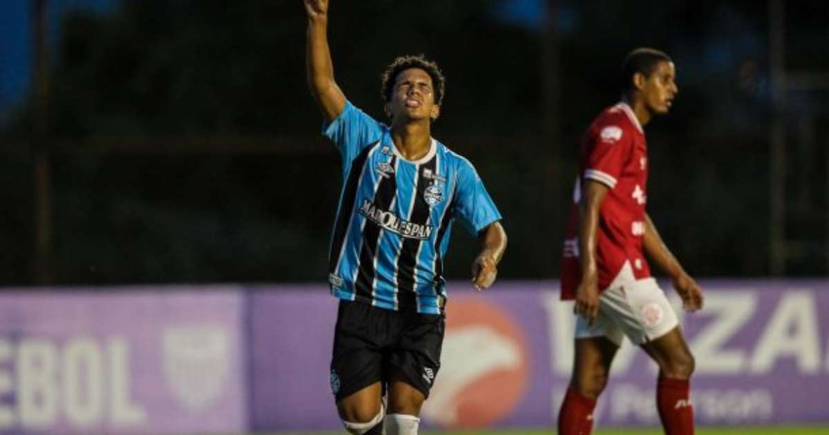 Grêmio goleia e avança às quartas mantendo sonho do título inédito da Copinha.