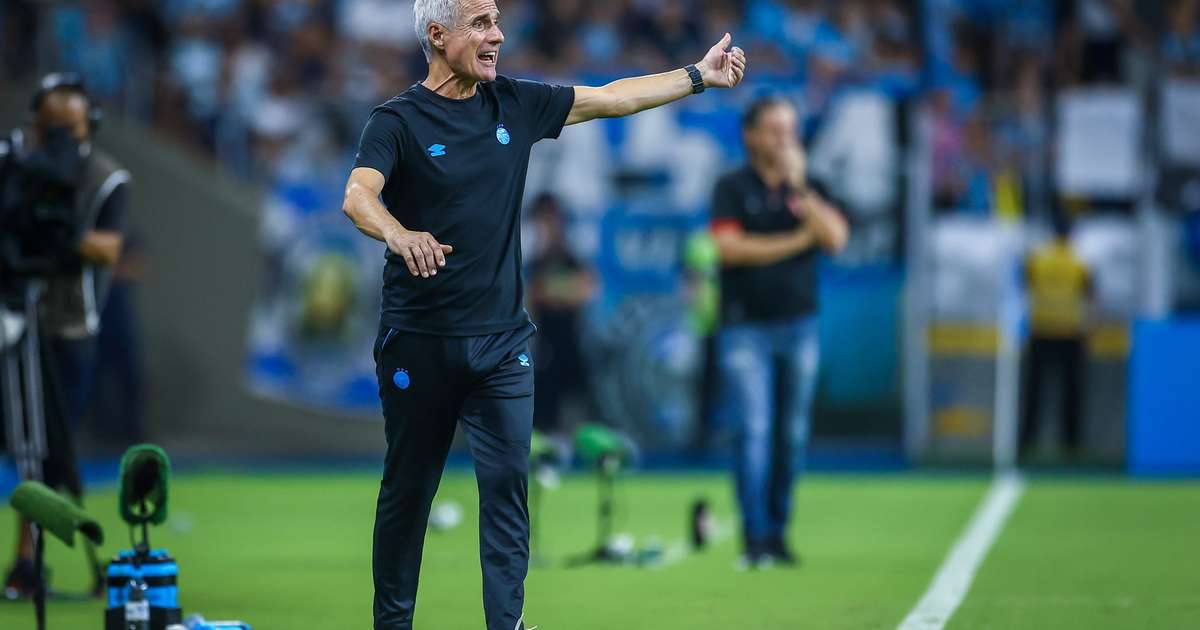 goleada do grêmio traz cautela a Luís Castro após partida.