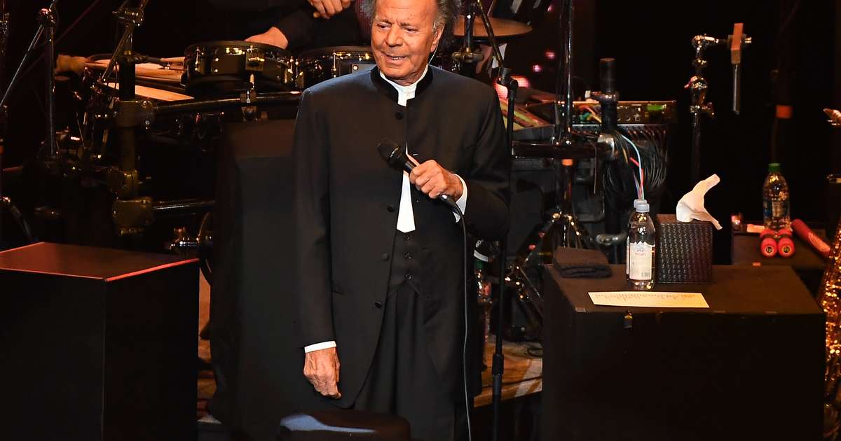 Julio Iglesias coloca à venda mansão de pedra na Galícia, onde nunca morou, por R$ 23 milhões; veja