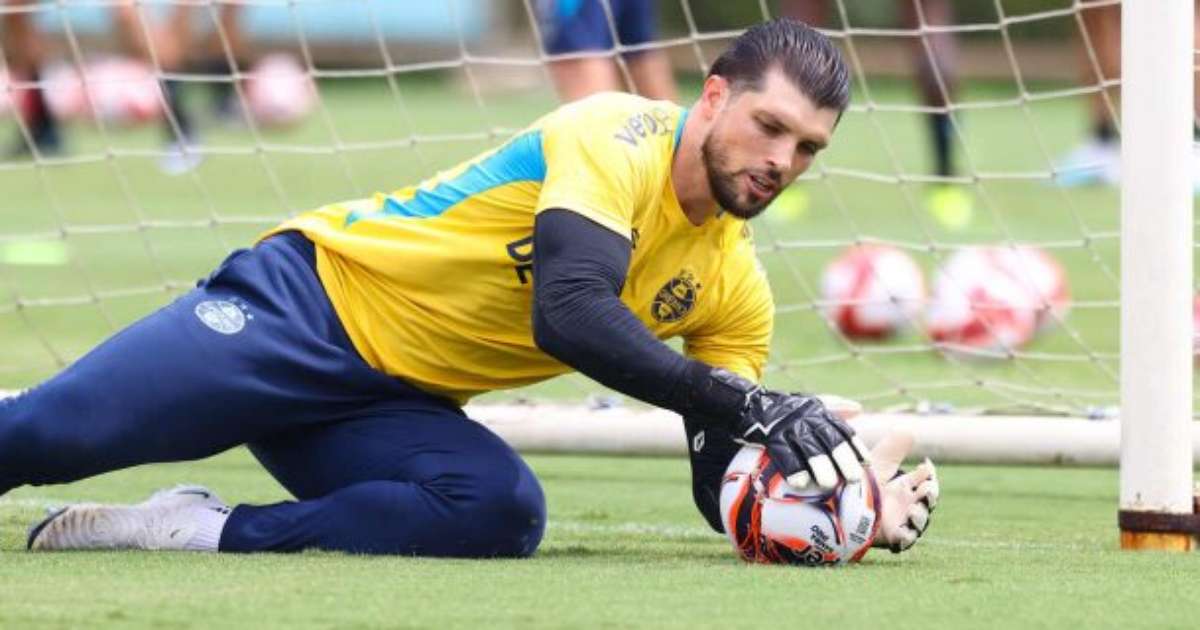 Grêmio rescinde contrato com Thiago Volpi rumo ao Bragantino; Jemerson e Carballo também saem