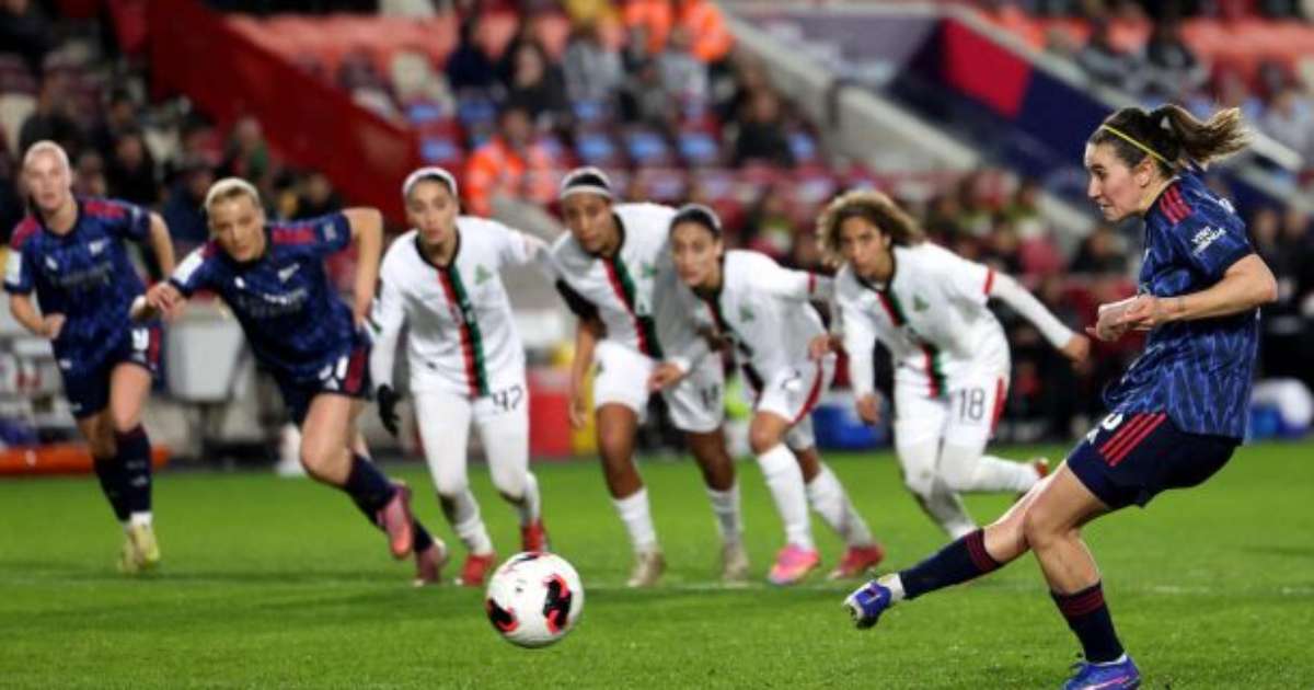 Arsenal goleia ASFAR e pega Corinthians na final do Mundial Feminino