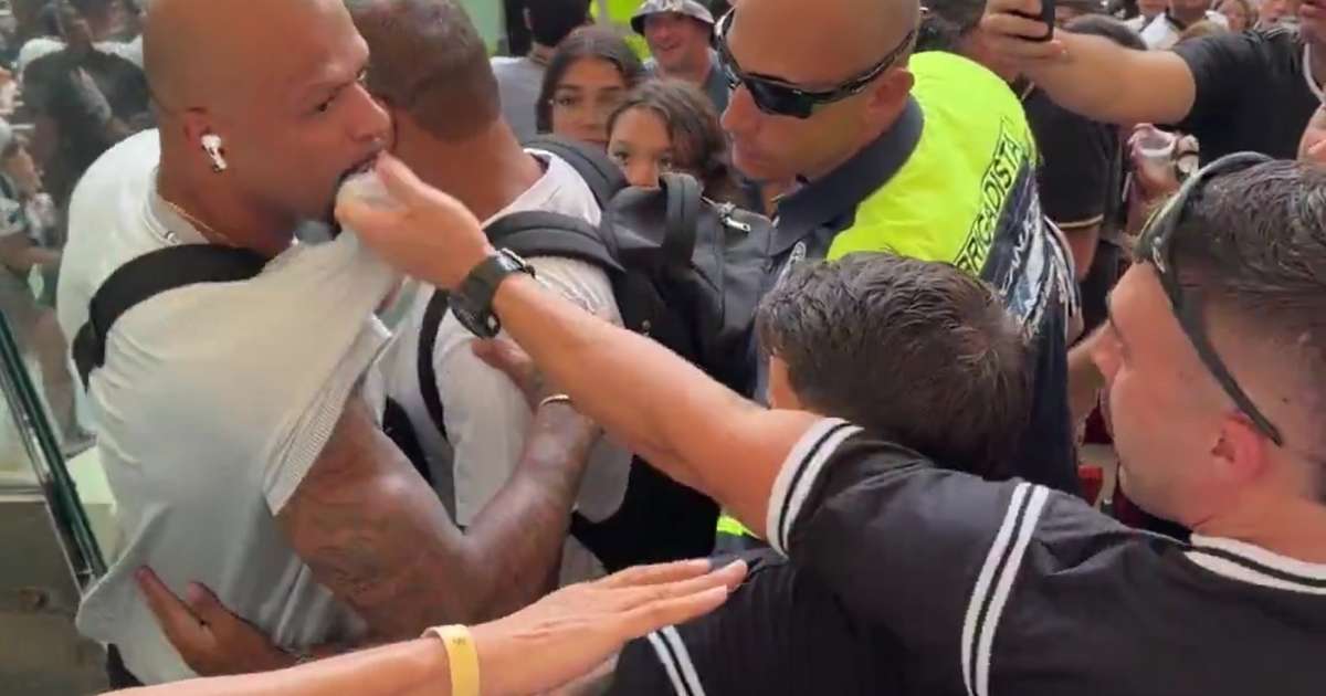 Conflito pré-Supercopa: Felipe Melo agredido por torcedores do Corinthians