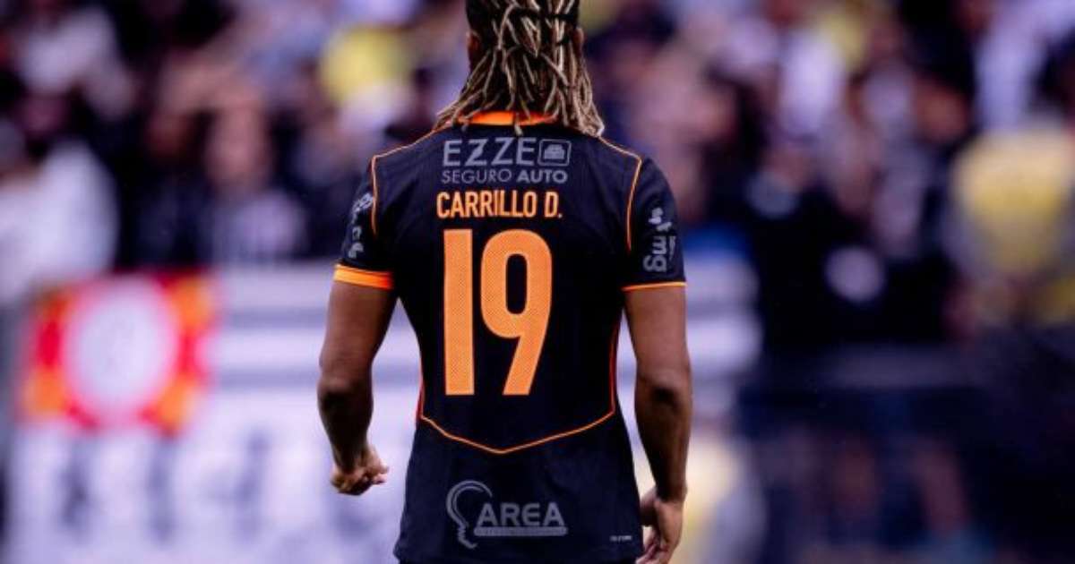 Carrillo comenta ironicamente: 