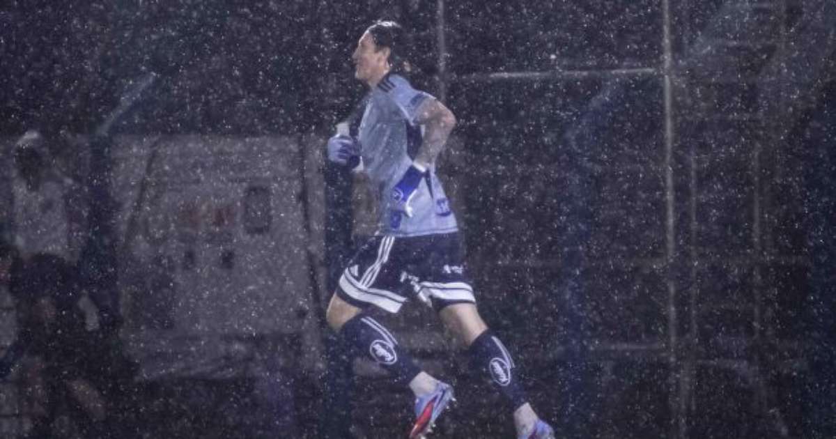 Árbitro relata pedido de Cássio para paralisação do jogo do Cruzeiro: "Necessidade"