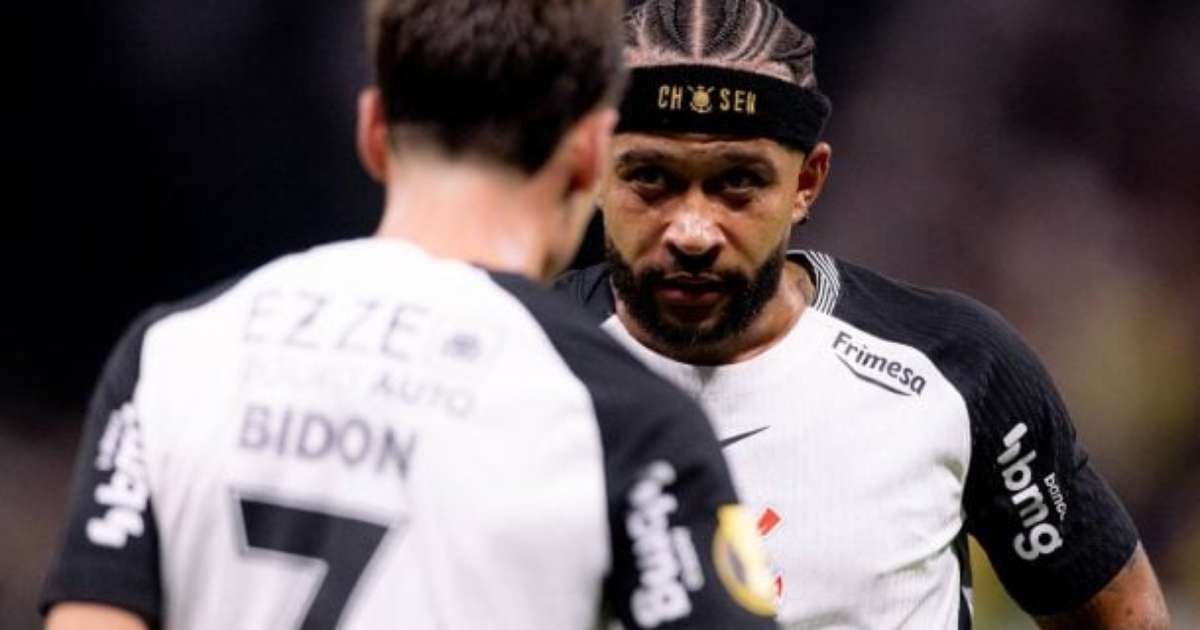 Depay se pronuncia nas redes sociais após falha em pênalti no dérbi