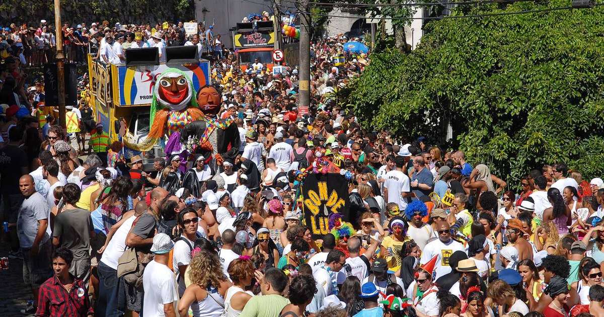 Alerta da Anvisa: cuidado ao usar pomada de cabelo nos blocos de carnaval