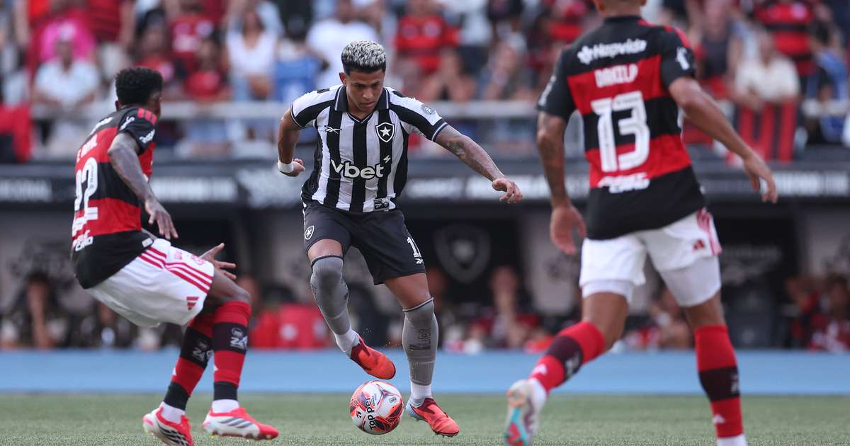 Com lance polêmico e falha de Neto, Botafogo perde para o Flamengo e se despede do Cariocão