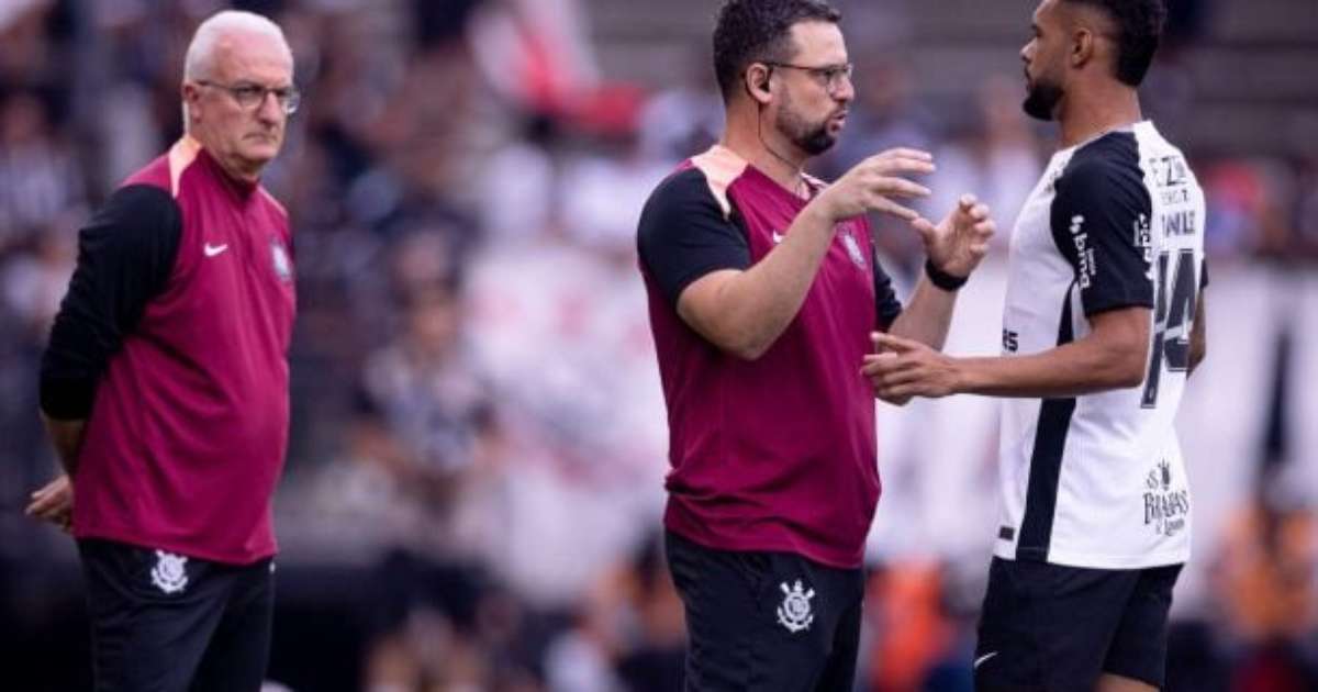 Árbitro Registra Ofensas de Auxiliar do Corinthians em Súmula: 