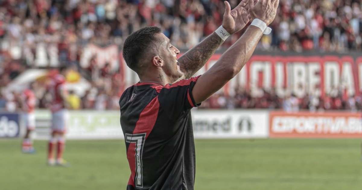 Atlético Goianiense bate o Vila Nova e larga na frente por vaga na final