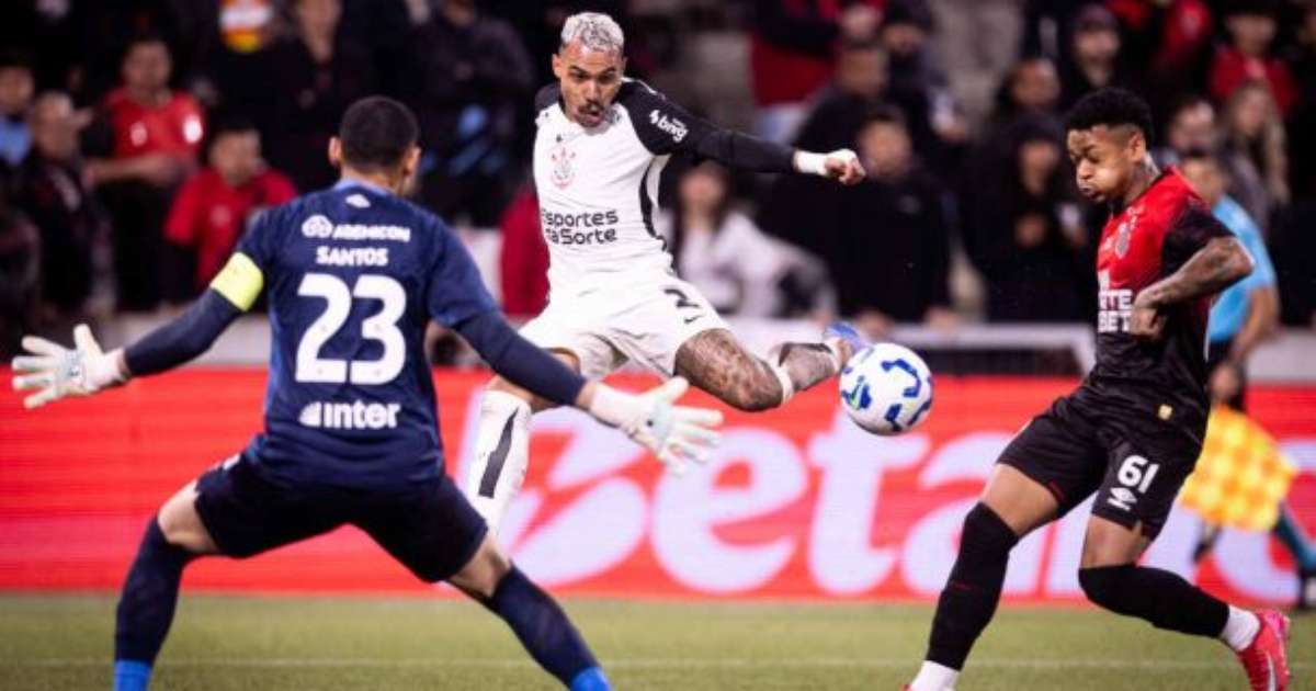 Corinthians mantém Matheuzinho no elenco após rejeitar duas propostas nesta janela de transferências